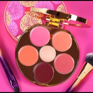 Tarte limited Edition KISS and blush BNIB 😍